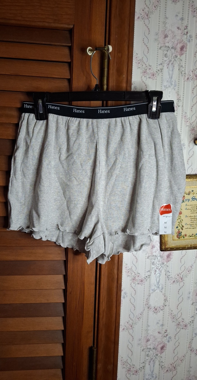Hanes Light Gray Women's Ruffled Lounge Shorts Medium NWT